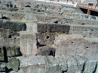 By E.V.Pita,  Rome: Colosseum, arena and hypogeum of Flavium Amphitheatre / Por E.V.Pita Coliseo de Roma: arena de gladiadores e hipogeo