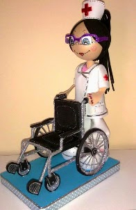 http://www.patronesfofuchas.org/2014/05/enfermera-con-silla-de-ruedas.html