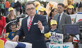 NRB’s former president, Jerry Johnson, speaks during a rally at the U.S. Supreme Court in 2017. (Jeff Malet Photography/Newscom)