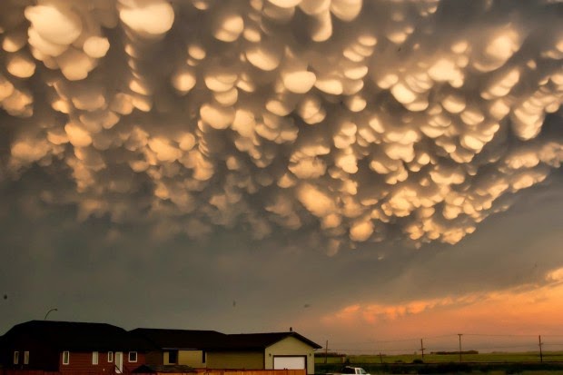 Hasil gambar untuk AWAN MAMMATUS