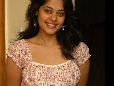 wallpaper nice face. Bindu madhavi wallpaper