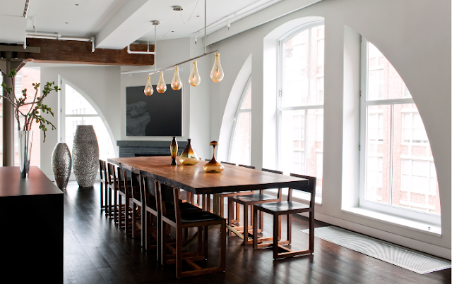 Arched window overlooking modern dining room decor decroate no curtains drapes bare windows