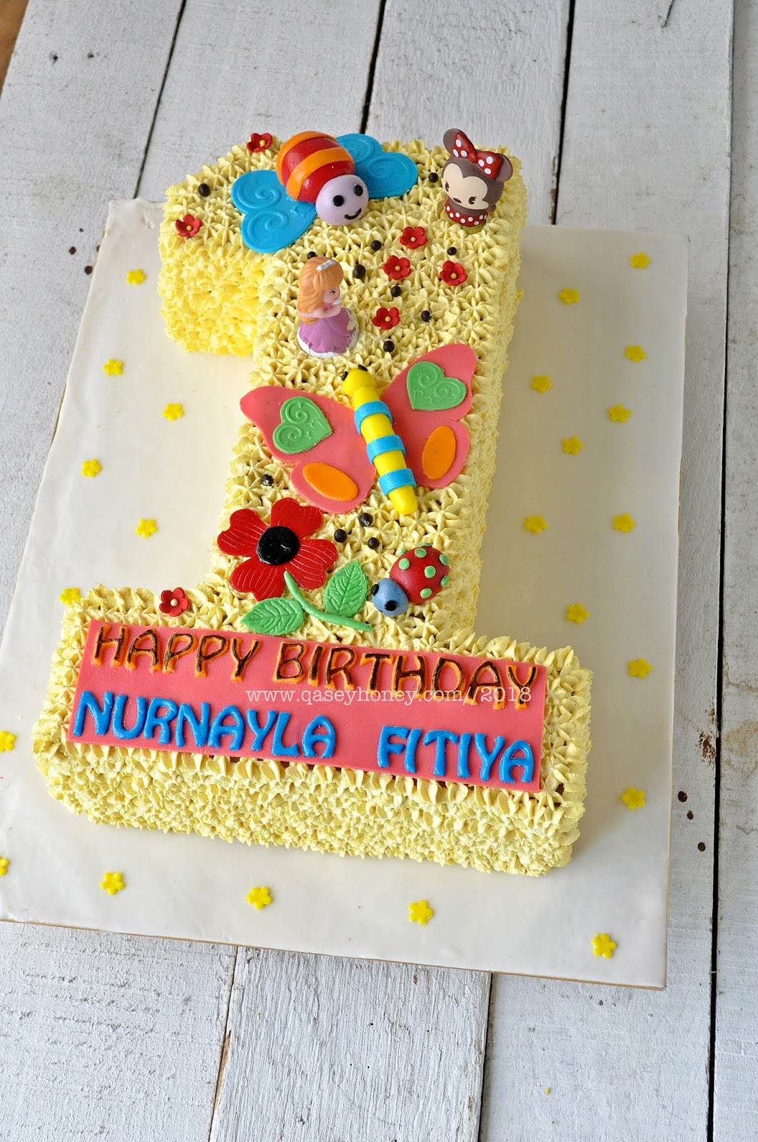 KEK HARI JADI MONOGRAM 1ST - QASEY HONEY