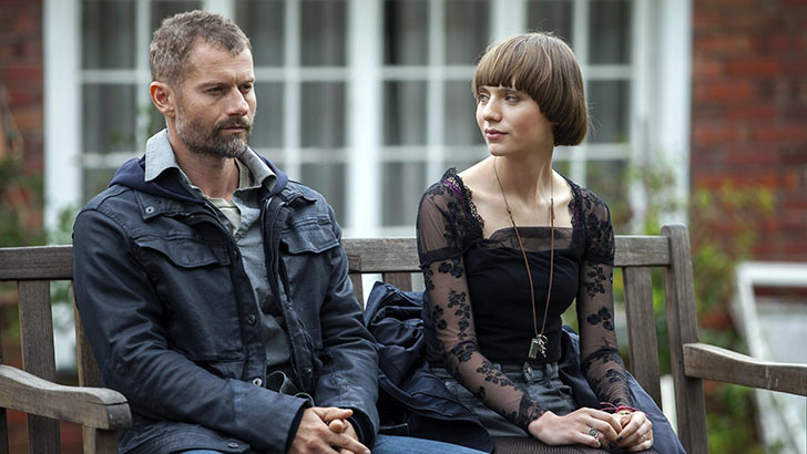 James Badge Dale e Sasha Frolova em imagem do filme 'O Mensageiro do Último Dia', de David Prior