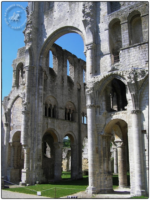 JUMIEGES (76) - Abbaye romane