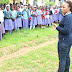 Picha : DC MBONEKO AFANYA ZIARA KUKAGUA MAENDELEO YA SHULE, TINDE NA NSALALA, ASHANGAZWA NA UTORO WA WANAFUNZI