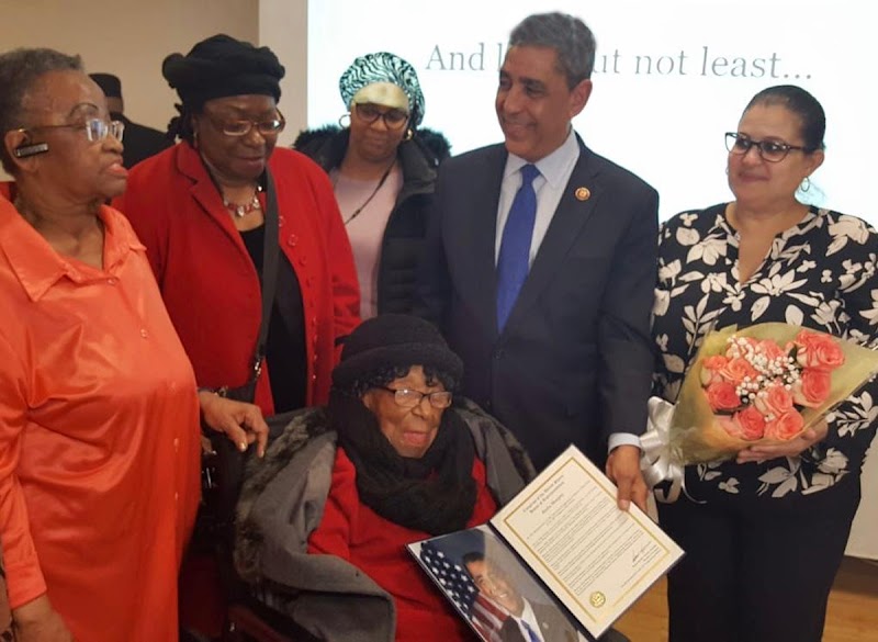 Una activista de 113 años de edad y otras mujeres descollantes reconocidas por el congresista Espaillat