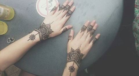 Gambar Henna Motif Simpel Di Telapak Tangan Wanita  Tatto 