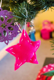 Sew a Felt Star Ornament | hillmade.blogspot.com | a beginning sewing project for any age