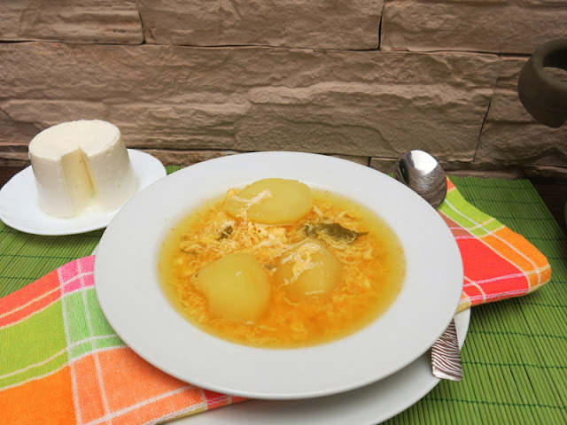 CALDO DE PAPAS CON ARROZ