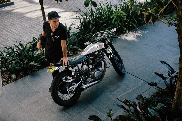 Yamaha SR400 độ Cafe Racer kiểu thập niên 70