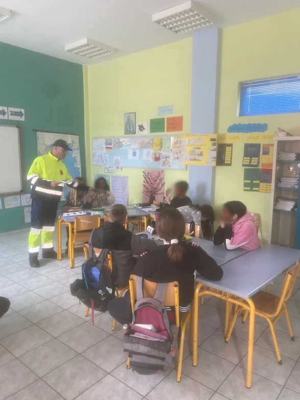 Η Διασωστική Ομάδα Εθελοντών Στυλίδας στο Δημοτικό Σχολείο Ραχών