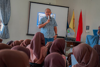 Polisi Beri Pesan Kepada Siswa SMPN 2 Pacet Untuk Tidak Mengkonsumsi Narkoba