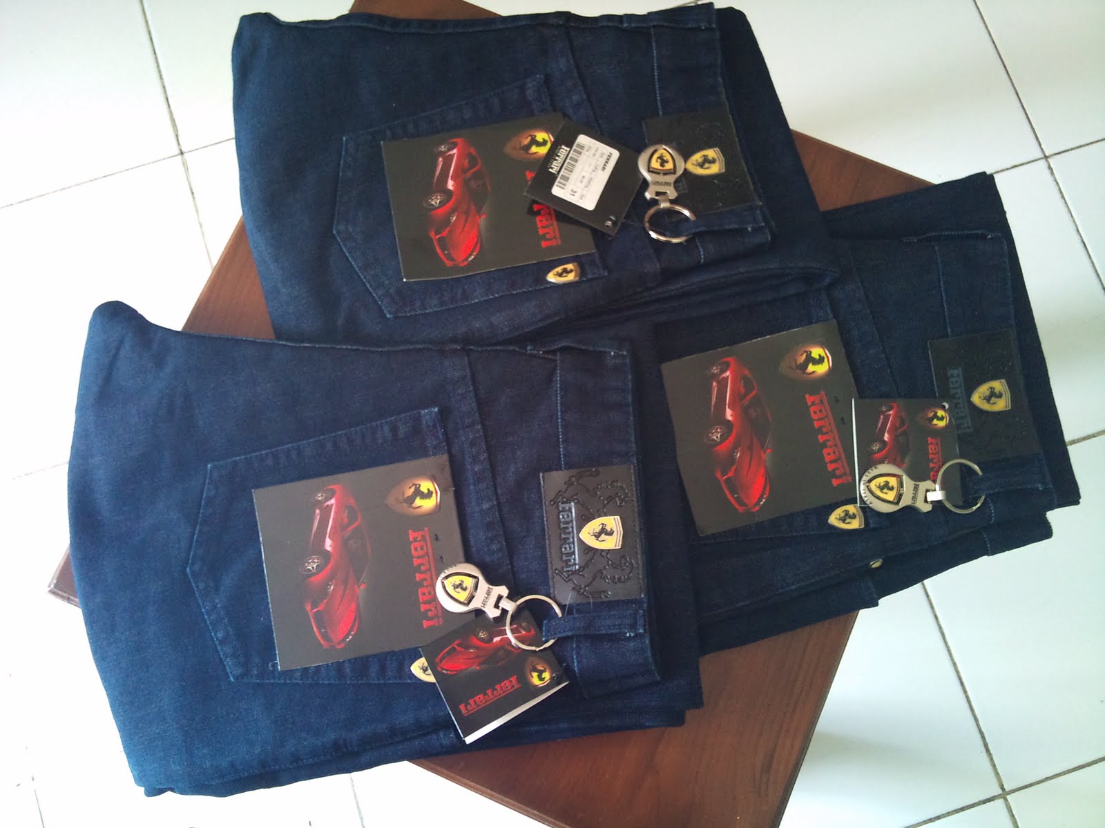 grosir baju branded celana jeans ferrari