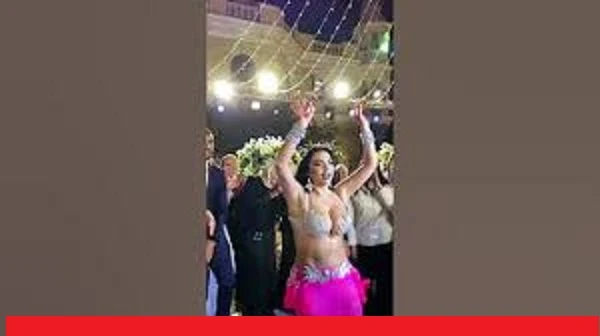 فيديو واقعه رقص عريس مع الراقصه يتسبب في طلاق عروسته.. شاهد قبل الحذف