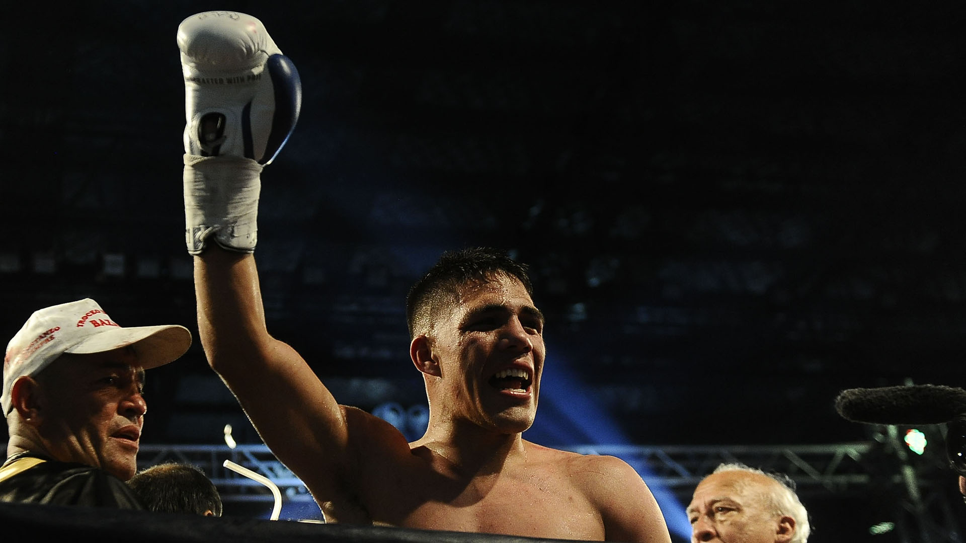 El argentino Brian Castaño se consagró campeón del mundo con un contundente triunfo ante el brasileño Teixeira