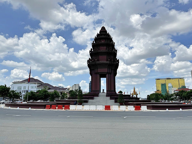 Phnom Penh, Kamboçya, Kamboçya gezilecek yerler, yaşam tarlaları, ölüm tarlaları, tuol sleng, aynebilim, asyada gezilecek yerler, killing fields, kızıl kimerler, khmer, soykırım, kamboçya ulusal müzesi, royal palaca, budizm, hinduizm, farklı hayatlar, yurtdışında yaşam