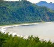 BEAUTIFUL BEACH OF TULUNGAGUNG GEMAH