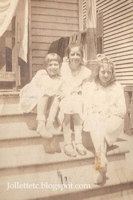 Grace Christian, Julia Walsh, Elmira Christian about 1917-1918 http://jollettetc.blogspot.com