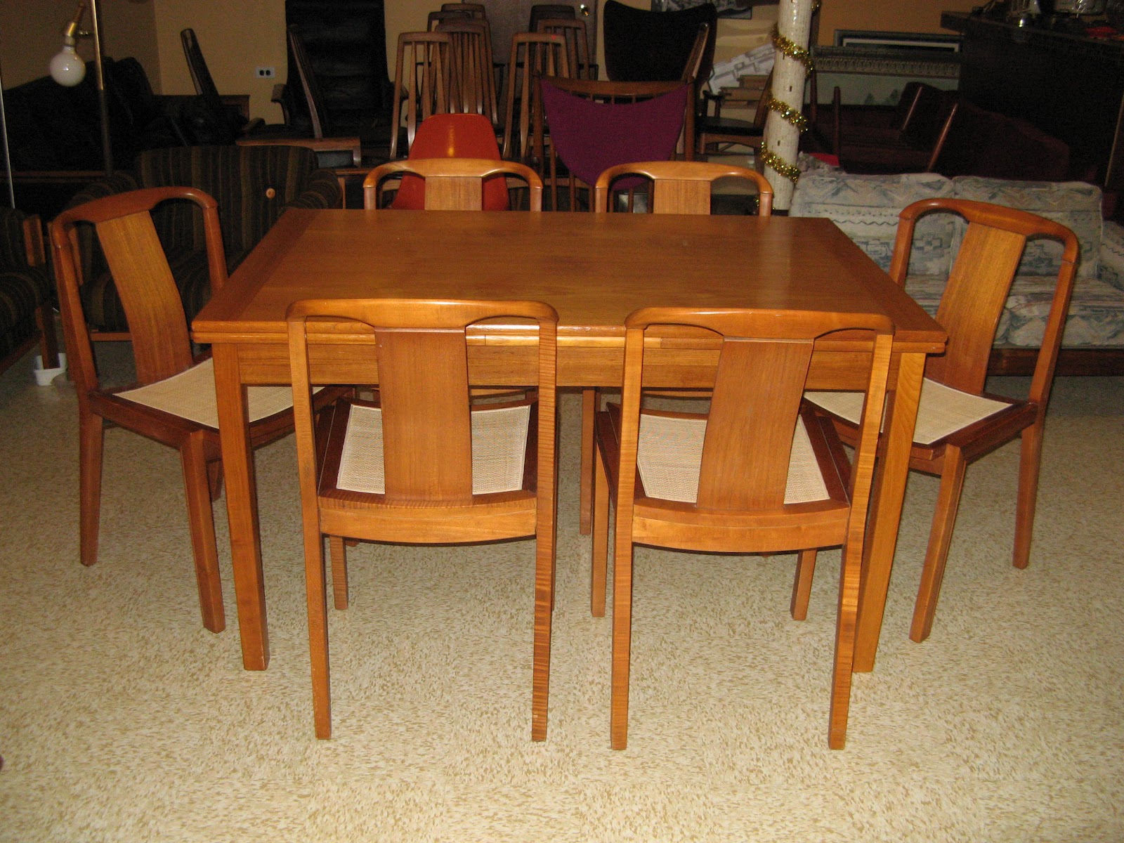 Mid Century Modern Dining Table and Chairs