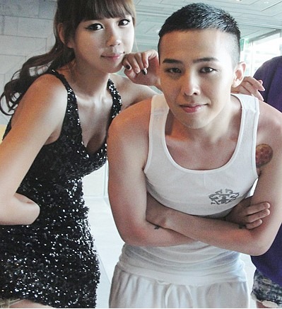 GDragon with his new tattoo and TOP Oh Yeah MV Set in Jeju PHOTOS 