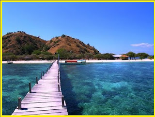 Labuan Bajo adalah pelabuhan yang menjadi pintu masuk ke Taman Nasional Komodo. Di labuan Bajo kamu bisa mengunjungi berbagai pulau yang menghadap ke pelabuhan ini semacam Pulau Bidadari, Pulau Kanawa, Pulau Kukusan Kecil serta Pulau Serayu. Tidak hanya itu kamu juga bisa mengunjungi Gua Batu Cermin di Labuan Bajo.  Keindahan alam dan keindahan air yang sangat jernih membuat labuan dajo menjadi daya tarik tersendiri.  Suasana alam yang asri dan masih sangat alami membuat labuan dajo menjadi distination terfavorit di NTT setelah pulau komodo