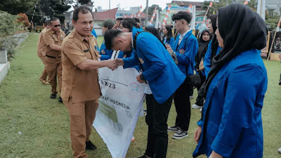 122 Mahasiswa UPMI Medan KKN Di Dairi Dilepas PJ.Sekda Dairi