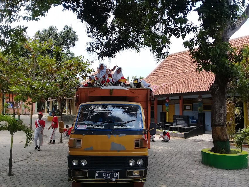 KARNAVAL KAB.TEGAL SMP N 2 BALAPULANG MENCURI PERHATIAN PENONTON