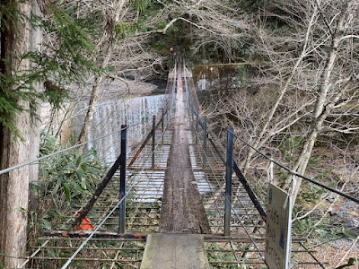 安倍の大滝までの道にある吊り橋
