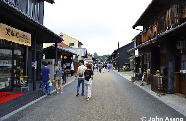 A stroll around the old castle town