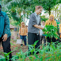 Kahiyang Ayu Kunjungi Kelurahan Belawan Sicanang Kenalkan Produk Unggulan Mangrove