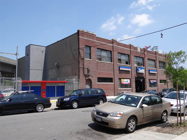 Brooklyn, NY: Williamsburg Station post office and gopost kiosk