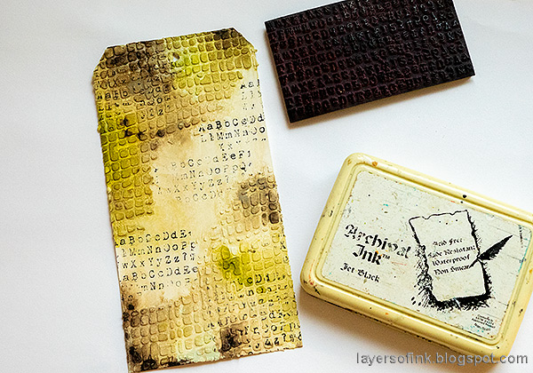 Layers of ink - Bird Nest Tag Tutorial by Anna-Karin Evaldsson. Stamp with Tim Holtz School Desk.