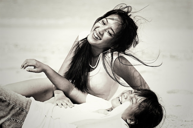17 черно-белых  фотографий счастья