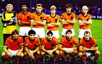 SELECCIÓN DE HOLANDA - Temporada 1983-84 - Piet Schrijvers, Ruud Gullit, Houtman, Erwin Koeman, Marco Van Bastem y Ronald Koeman; Ben Wijnstekers, Vanenburg, Ophof, Boeve y Willy Van der Kerkhof - HOLANDA 3 (Erwin Koeman, Ruud Gullit y Peter Houtman)  ISLANDIA 0 - 07/09/1983 - Eurocopa 1984, clasificación - Groningen, Holanda, Osterpark