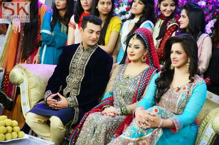 Filmstar Laila Got Engaged with Meera's Brother Ahsan engagement pictures