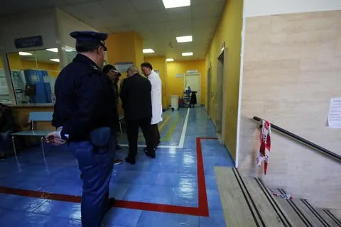 Spari in ospedale a Napoli