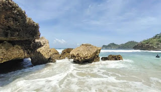 pantai selok malang