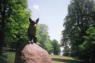 statue of the vixen dedicated by the local huntsmen 