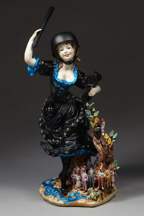 Penny Byrne esculturas surreais porcelana crítica social bonecos
