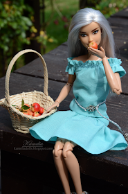 Barbie in the garden, gathering apples