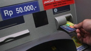 cara transfer uang lewat atm bca ke bank lain, cara transfer uang lewat atm bca ke bri, cara transfer uang lewat atm bca ke mandiri, cara transfer uang lewat atm bca beserta gambar, cara transfer uang tunai lewat atm bca, cara transfer bca ke bca via m-banking, cara transfer bca lewat teller, cara mengambil uang di atm bca