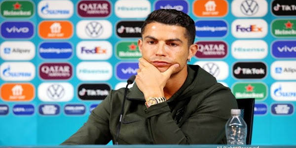 Saham Perusahaan Coca-Cola Anjlok: Begini Penjelasan Cristiano Ronaldo Geser Botol Minuman Pada Jumpa Pers Euro 2020