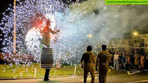 La imaginería festiva de La Palma desfila en Santa Cruz de La Palma en un desfile único como colofón del III Congreso Internacional de la Bajada