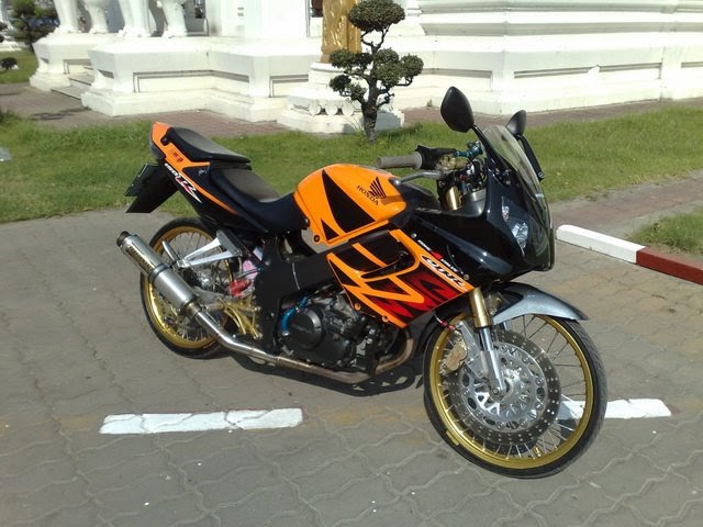 Picture Motorcycle Honda CBR 150 Thai style Modified