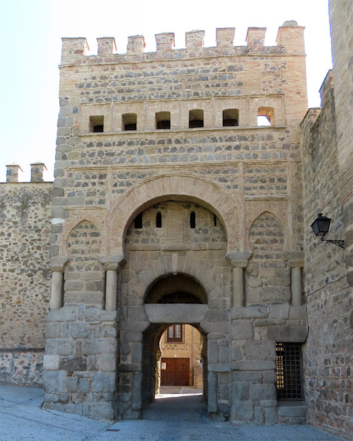 Puerta de Bisagra or Puerta de Alfonso VI, Calle Real del Arrabal, Toledo