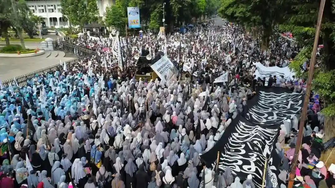 MEMAHAMI TAWARAN HTI UNTUK INDONESIA
