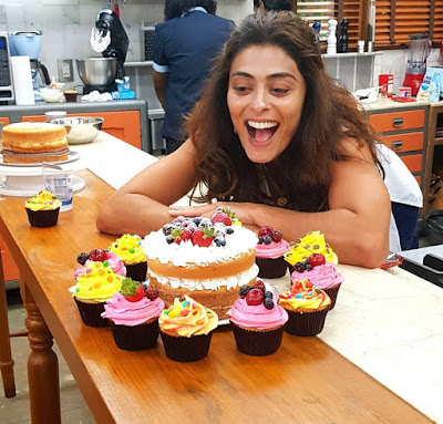 Juliana Paes põe a mão na massa e faz doces e bolos durante preparação para 'A Dona do Pedaço' — Foto: Adriana Pizzotti/Gshow