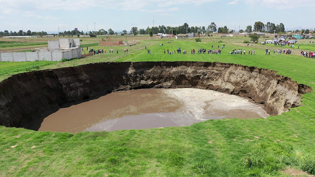 Alertan por aparición de al menos 30 agujeros en las cercanías del mega socavón en Puebla, se teme lo peor