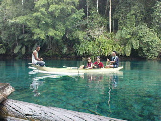 Natural wonders of the world, when fresh water meets sea water, not mixed, there are only in Labuan Cermin Lake in Kalimantan - Indonesia